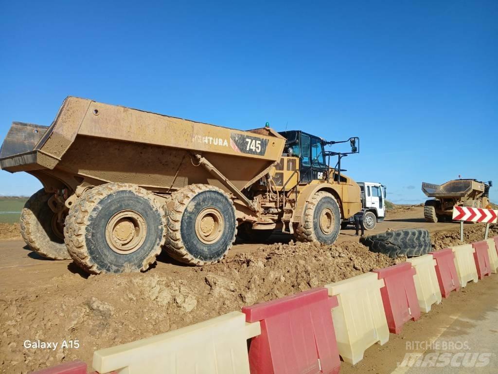 CAT 745 Caminhões articulados