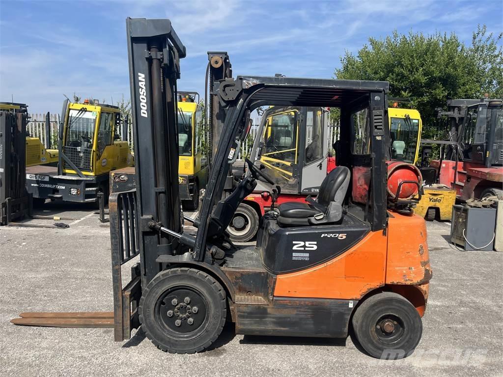 Doosan G25E-5 Empilhadores a gás