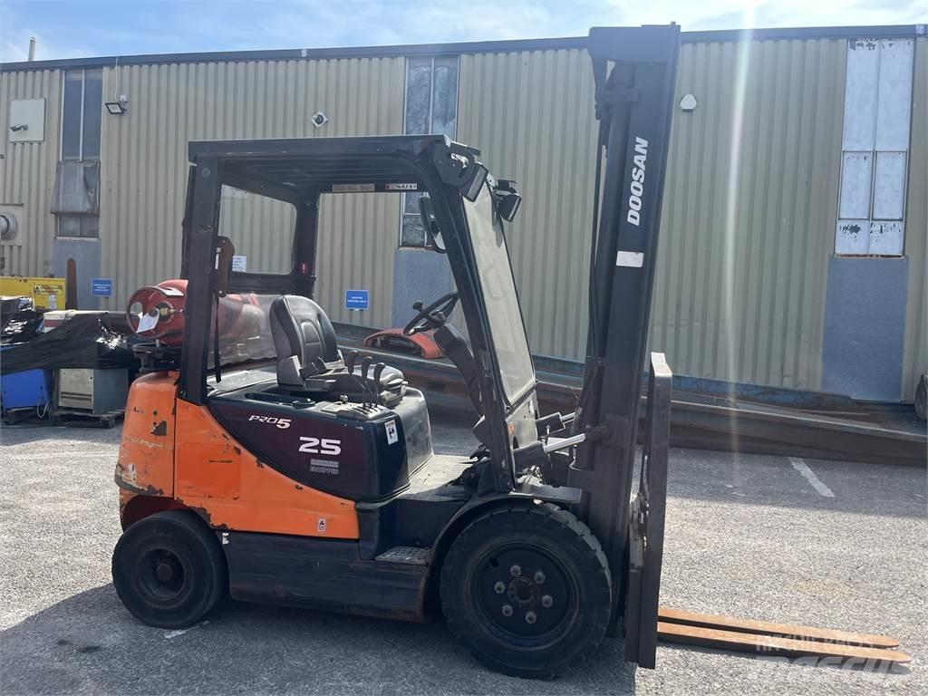 Doosan G25E-5 Empilhadores a gás