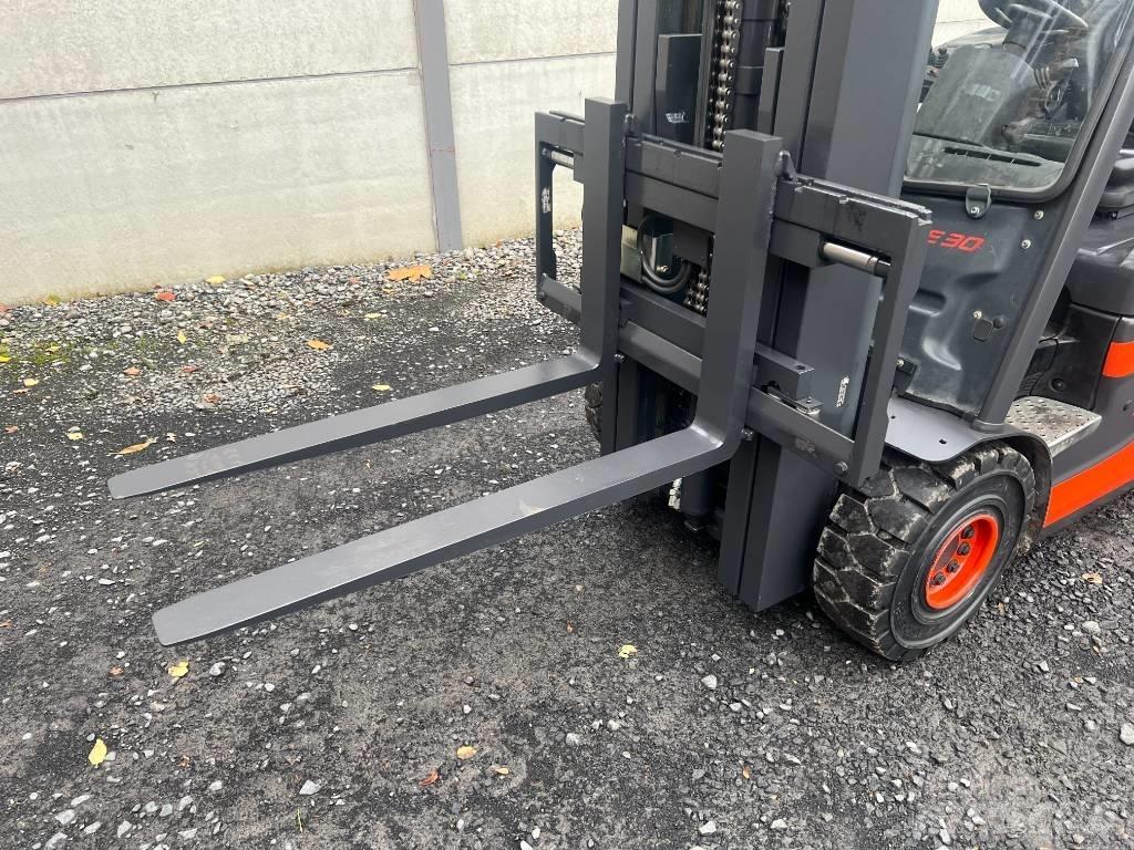 Linde E30L-01 Empilhadores eléctricos