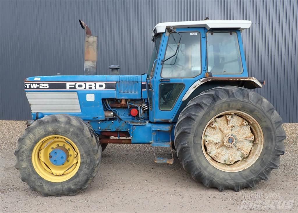Ford TW25 Tratores Agrícolas usados