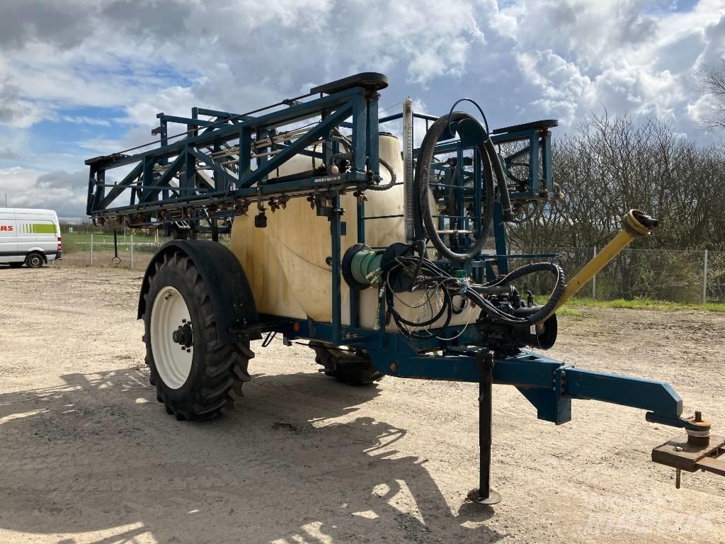 MGM 3000 24M Pulverizadores rebocados