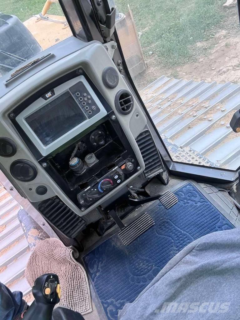 CAT D 6 N LGP Dozers - Tratores rastos