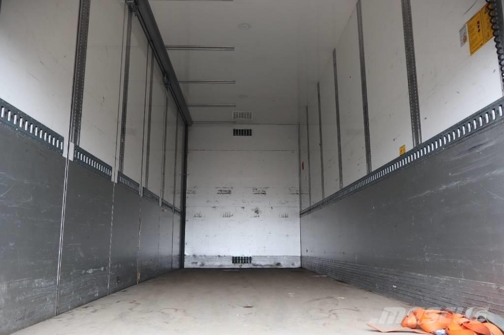 Volvo FM Serie 2595 Caminhões de caixa fechada