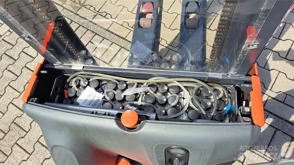 Linde L12- BR1172 Empilhador para operador externo