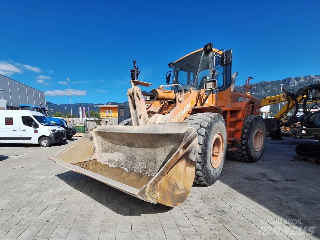 Doosan DL 300 Carregadeiras de rodas