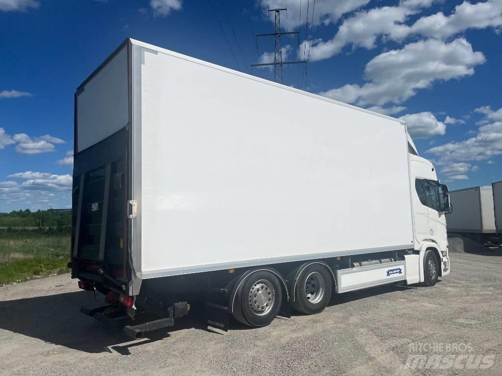 Scania R540B6X2*4NB Caminhões de caixa fechada