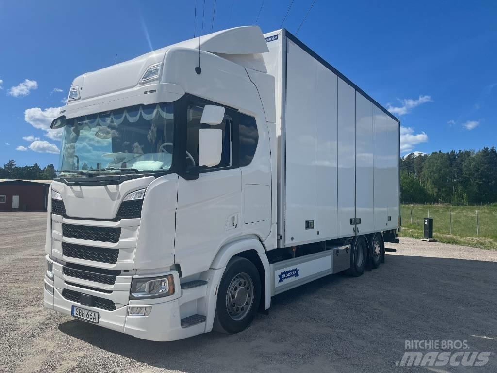 Scania R540B6X2*4NB Caminhões de caixa fechada