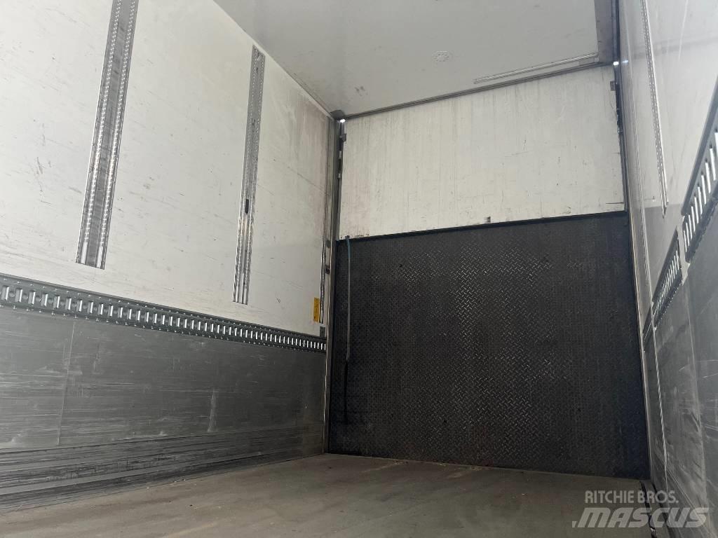 Scania R540B6X2*4NB Caminhões de caixa fechada