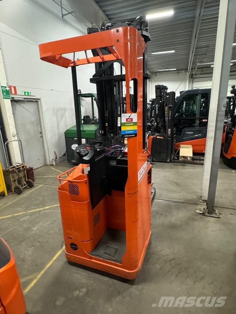 Toyota SSE160 Self propelled stackers