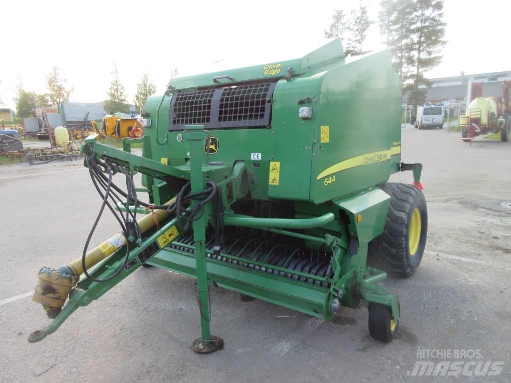 John Deere 644 Enfardadeira de rolos