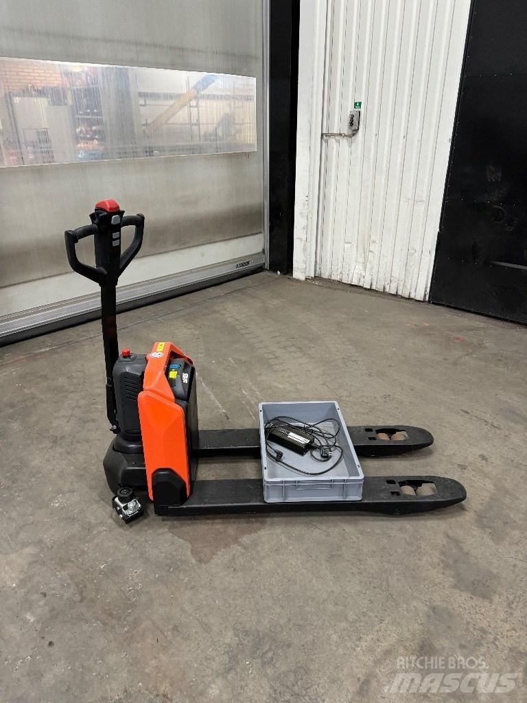 Toyota LHE130 Porta palettes