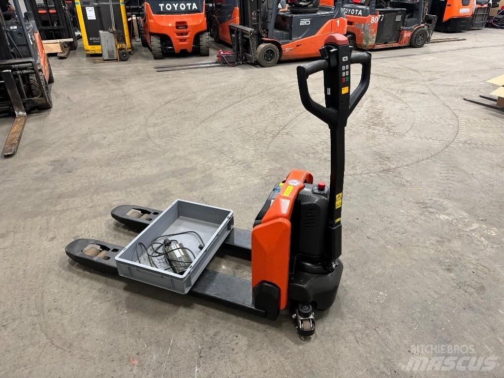 Toyota LHE130 Porta palettes