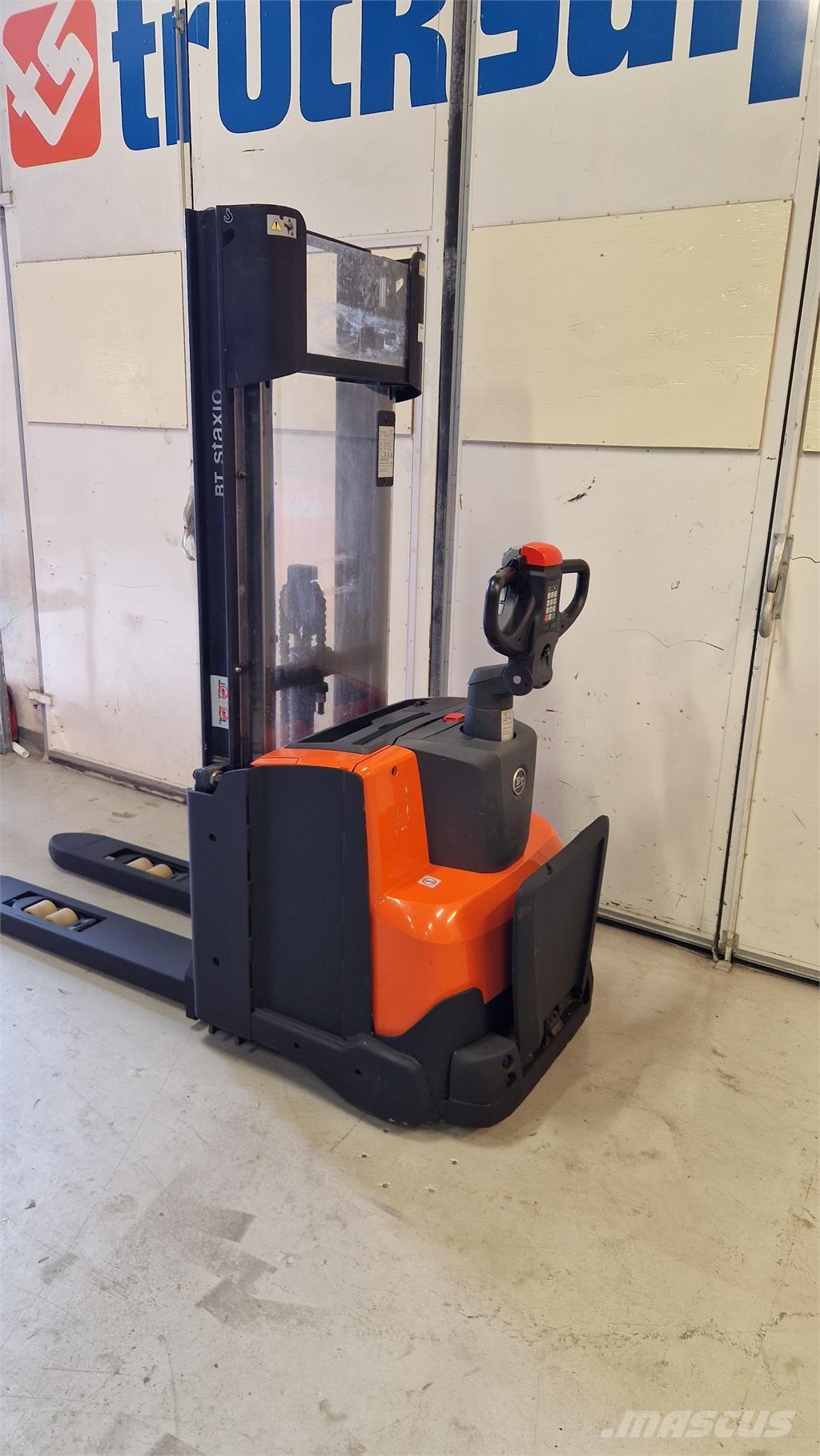 Toyota SWE140L Self propelled stackers