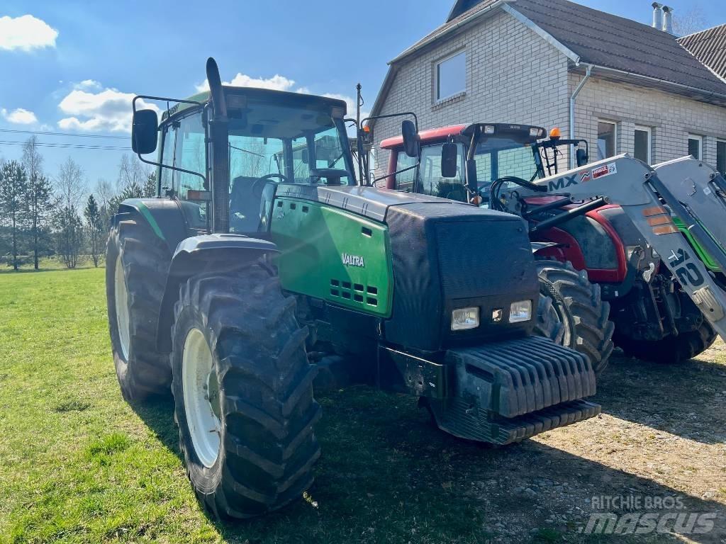 Valtra 8450 Tratores Agrícolas usados
