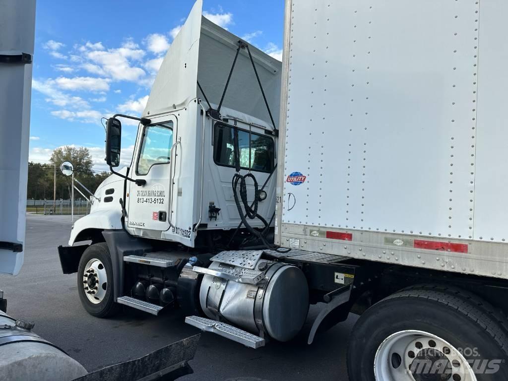 Mack Truck Cavalos Mecânicos