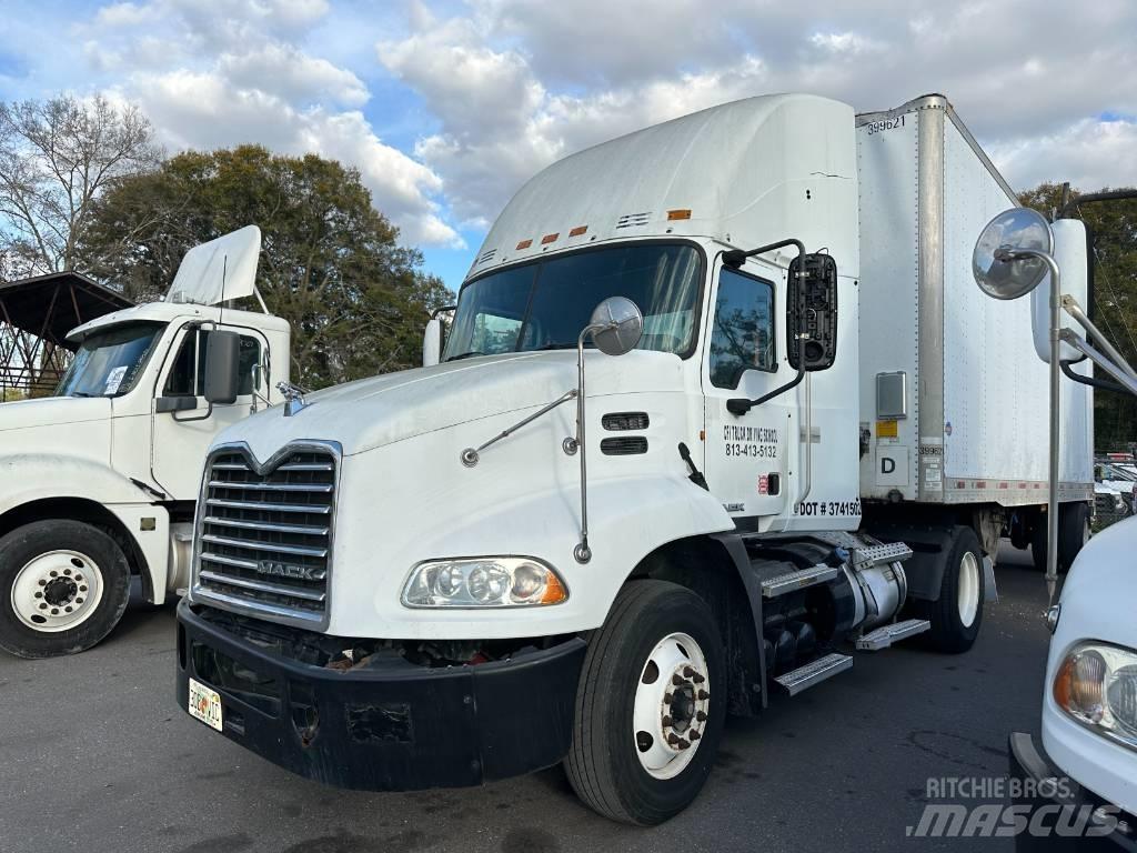 Mack Truck Cavalos Mecânicos