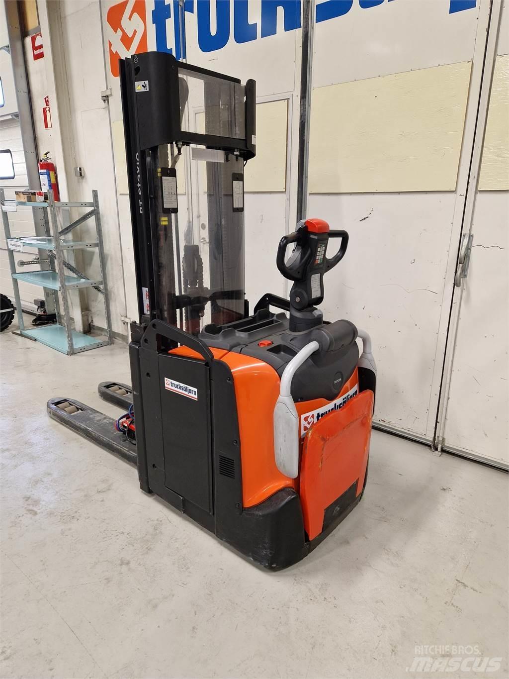 Toyota SPE120L Empilhador para operador externo
