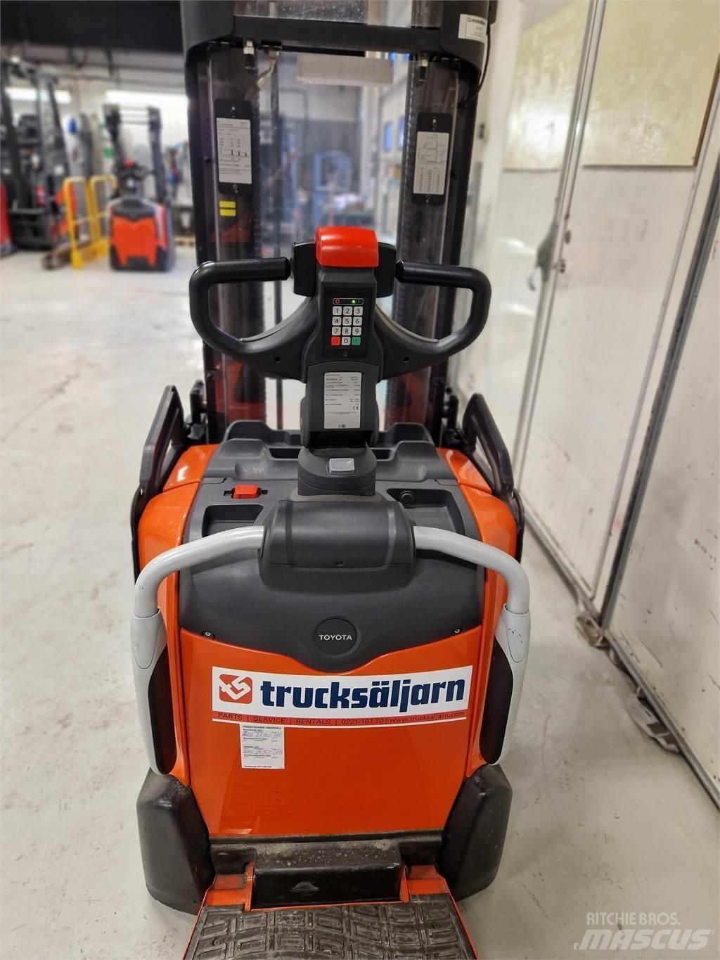 Toyota SPE120L Empilhador para operador externo