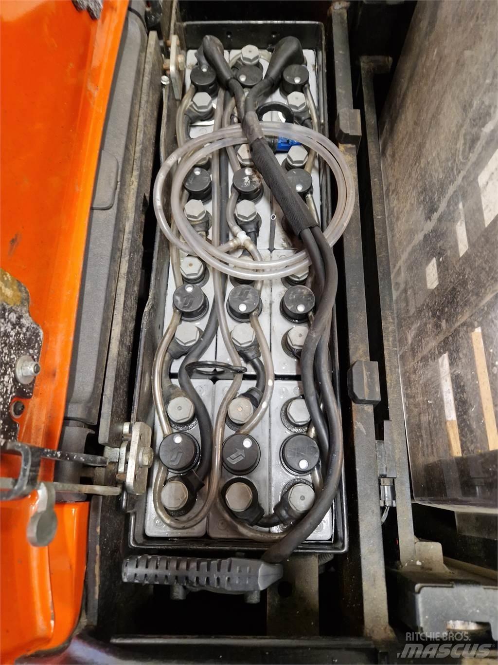 Toyota SPE120L Empilhador para operador externo