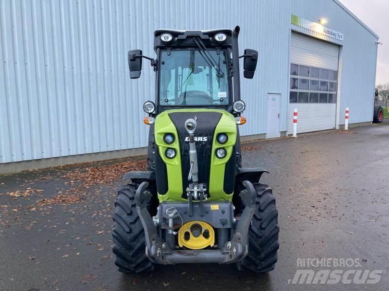 CLAAS NEXOS 240 S Tratores Agrícolas usados