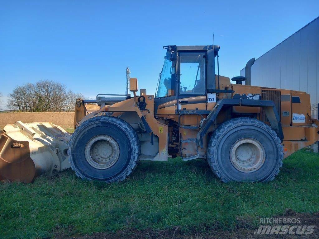 CASE 821 C Carregadeiras de rodas