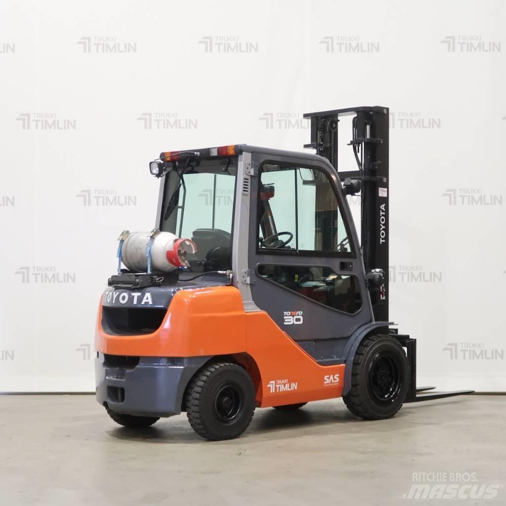 Toyota 02-8FGF30 Empilhadores a gás