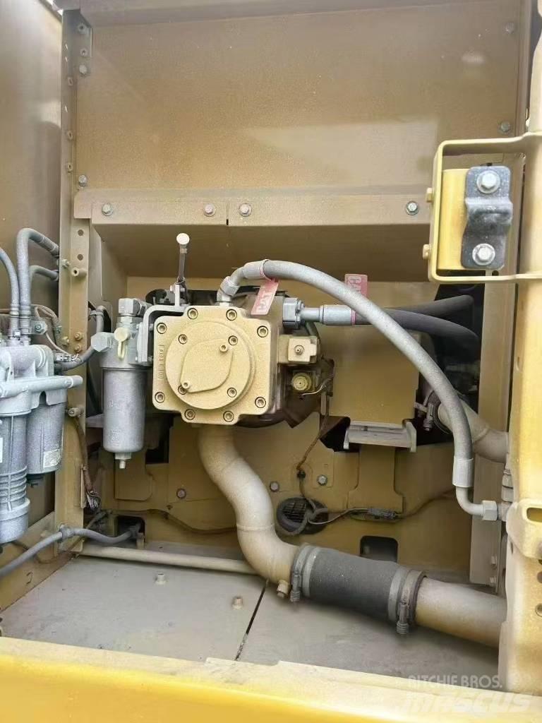 CAT 323 Escavadeiras de esteiras