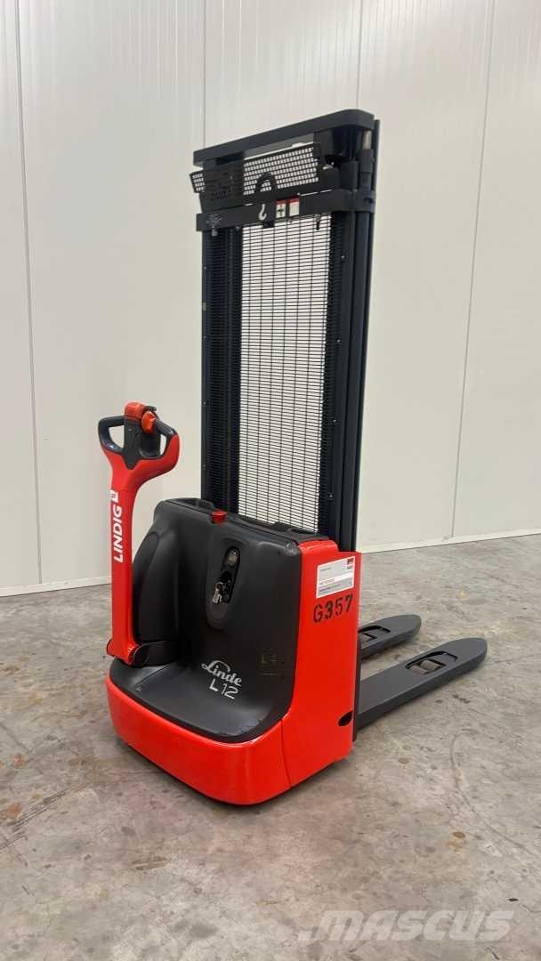 Linde L12 Empilhador para operador externo