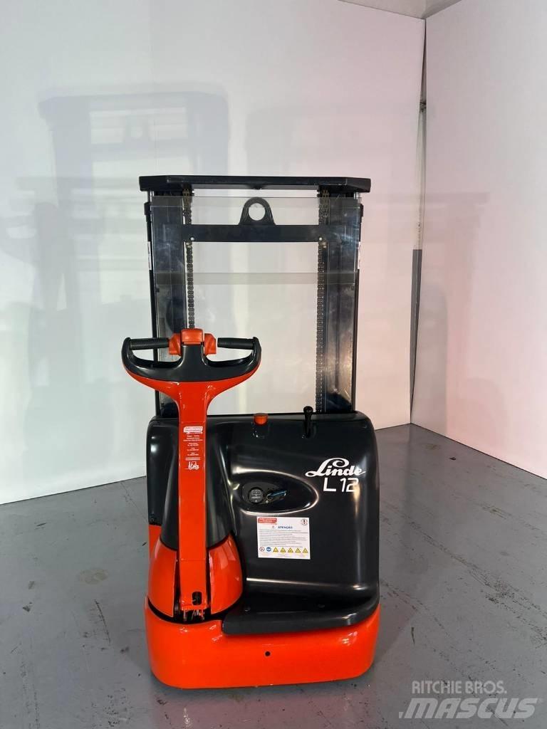 Linde L12 Self propelled stackers