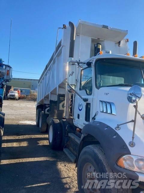 Mack GU813 Camiões basculantes