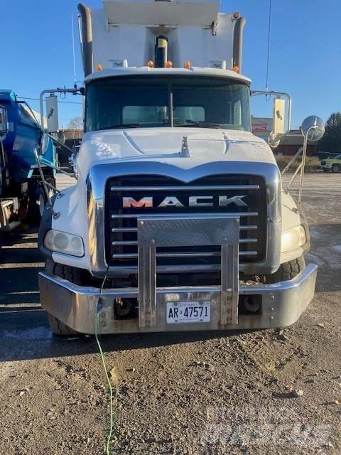 Mack GU813 Camiões basculantes