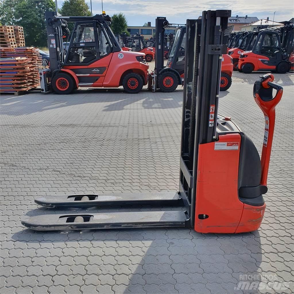 Linde L12 Empilhador para operador externo