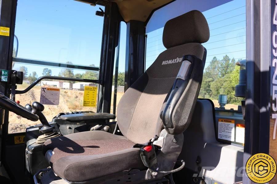 Komatsu WA 320-7 Carregadeiras de rodas