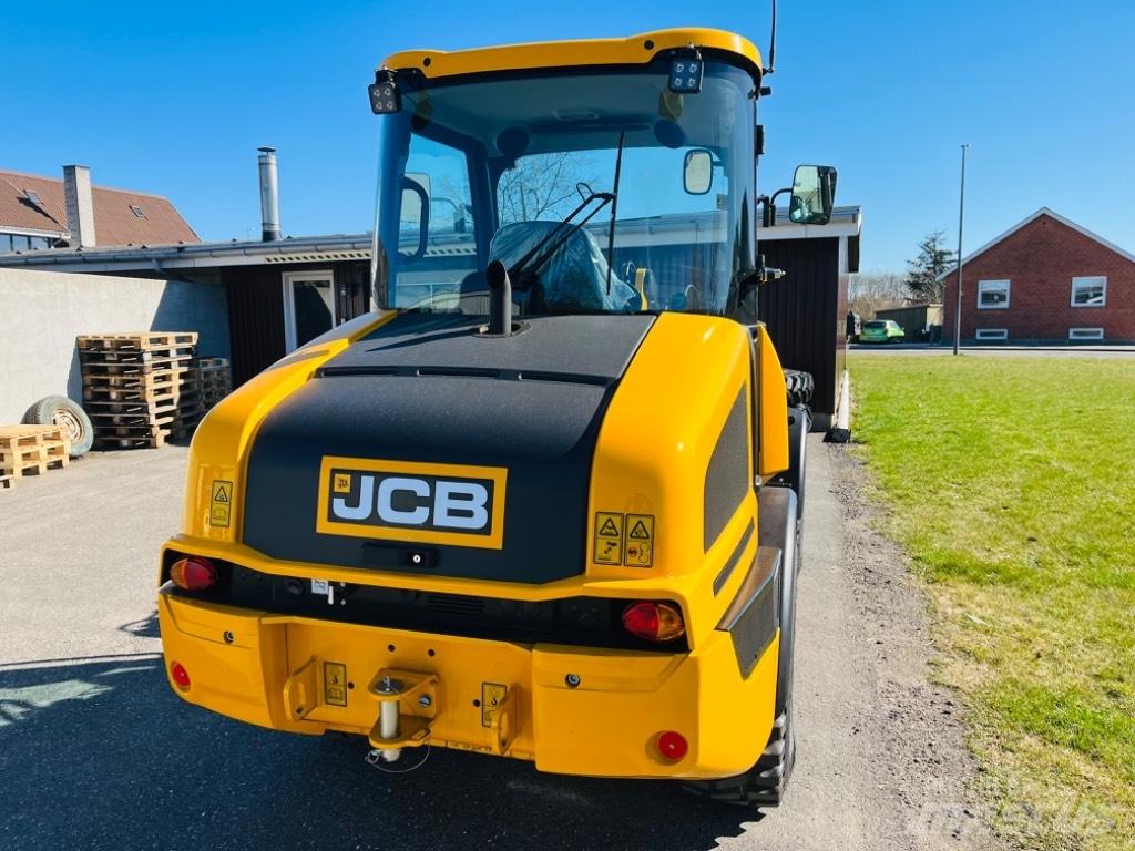 JCB 407 Carregadora multifunções