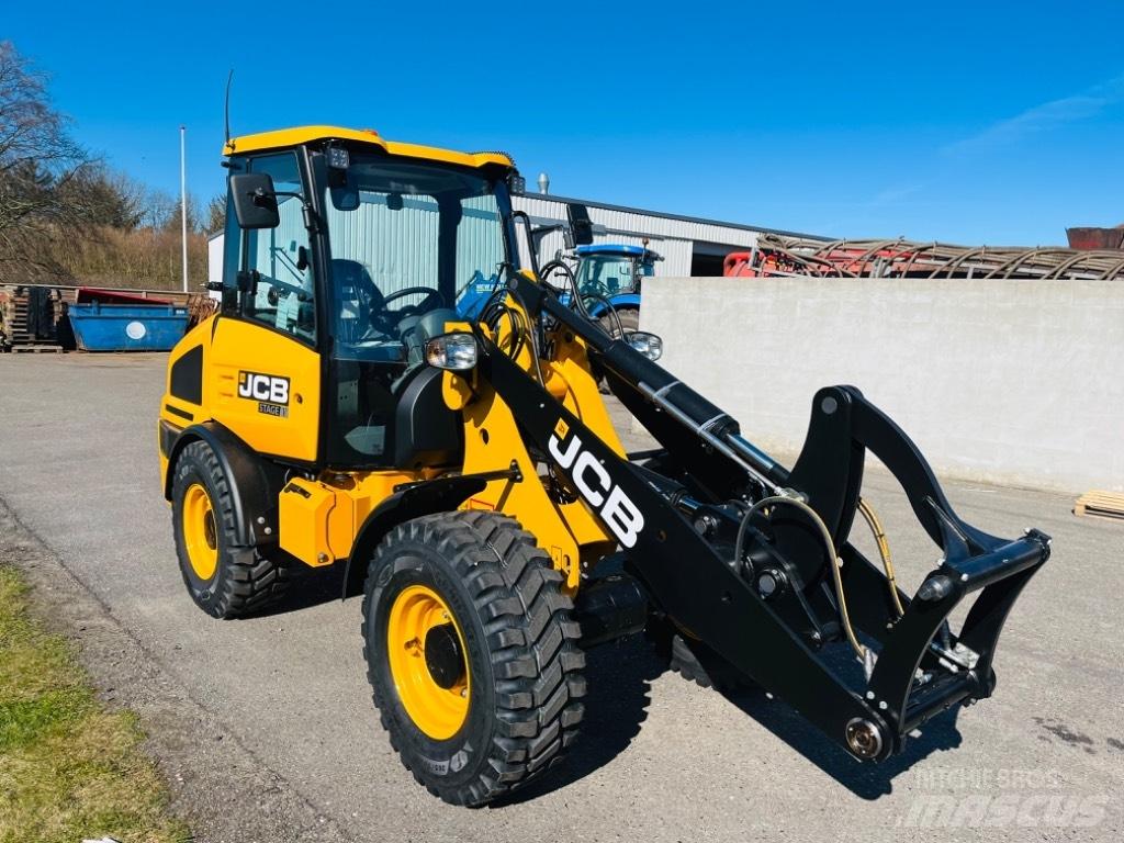 JCB 407 Carregadora multifunções