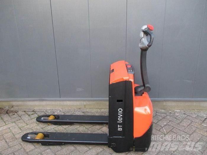 Toyota LWE 140 Porta palettes