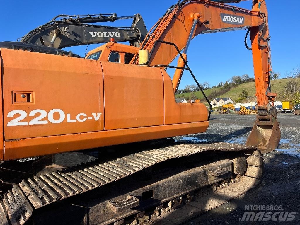 Doosan DX 220 Escavadeiras de esteiras