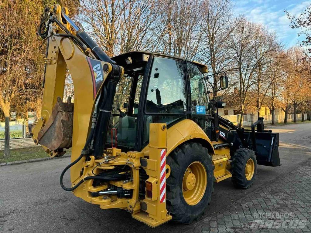 CAT 432 E Retroescavadeiras