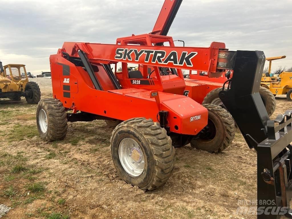 SkyTrak 5028 Manipulador telescópico