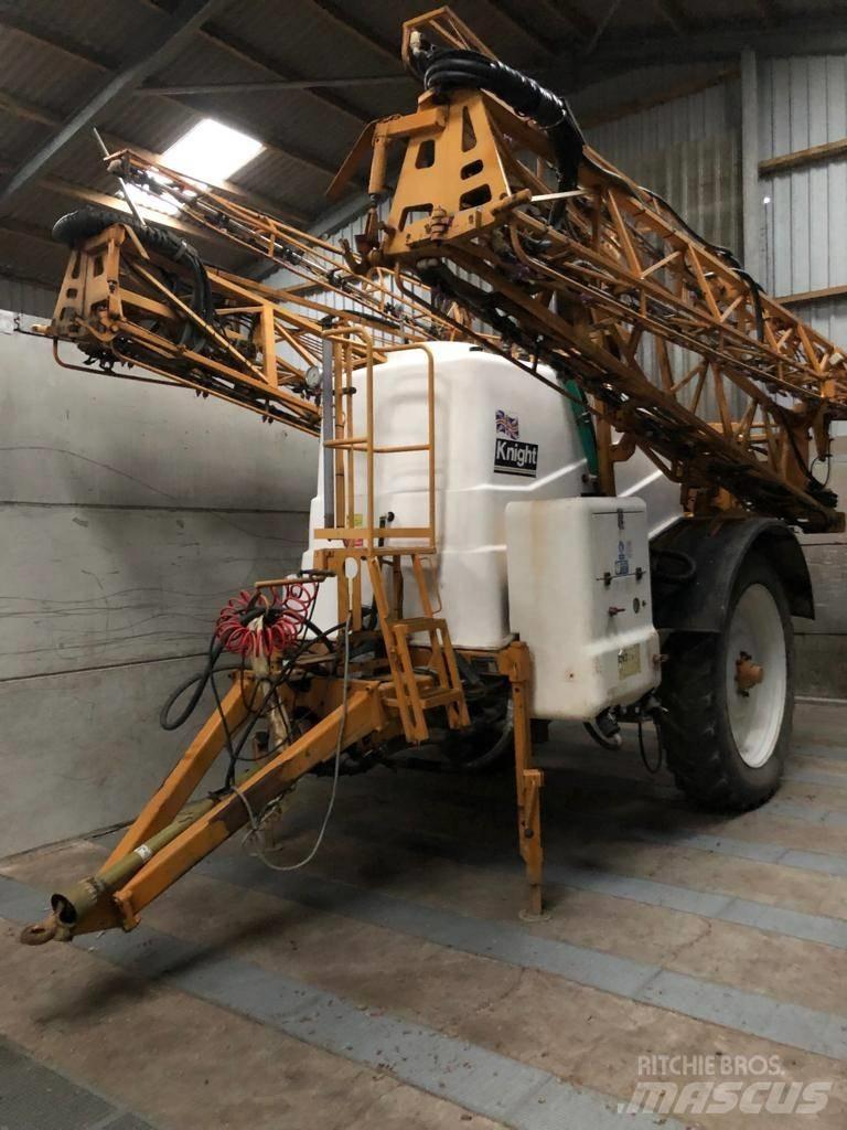 Knight EUA 3800 Pulverizadores rebocados