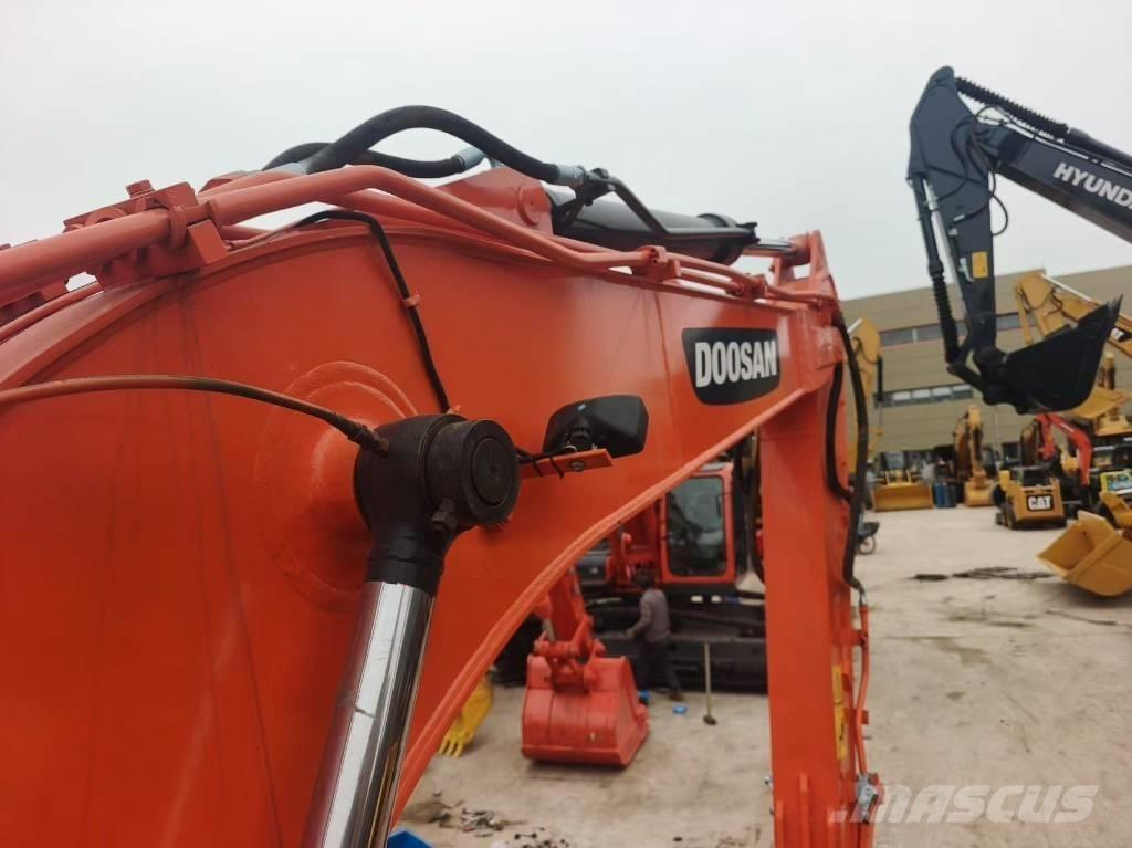 Doosan DX 140 Escavadeiras de esteiras