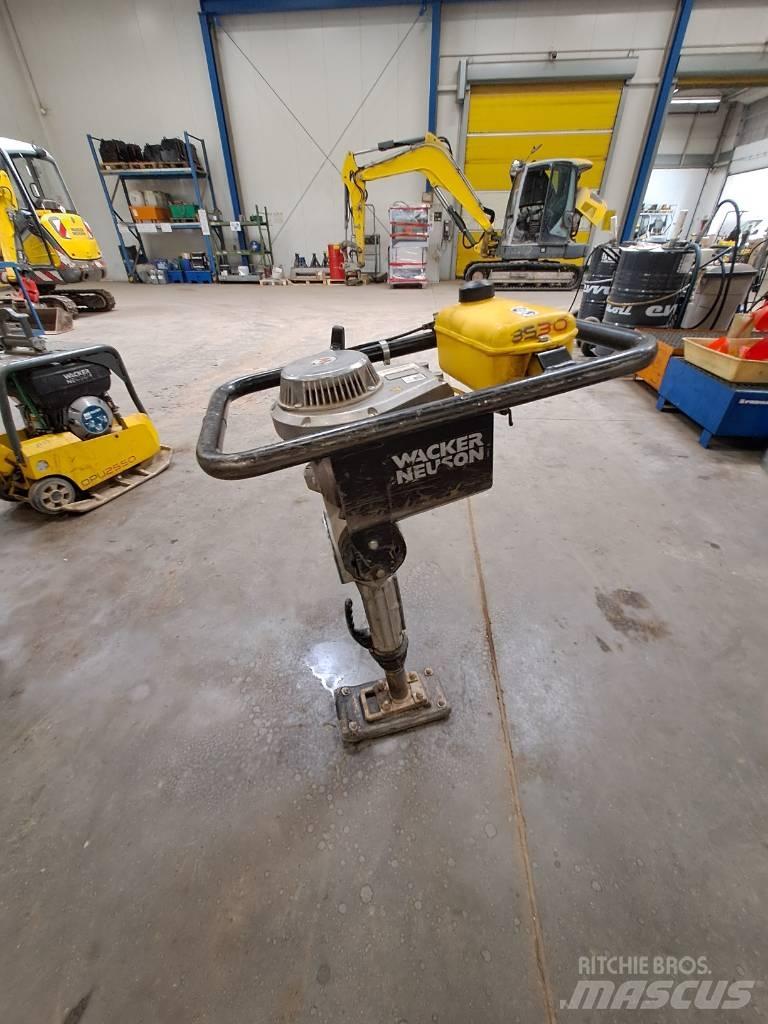 Wacker Neuson BS30 Saltitões