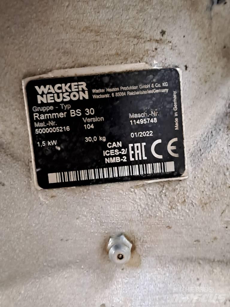 Wacker Neuson BS30 Saltitões