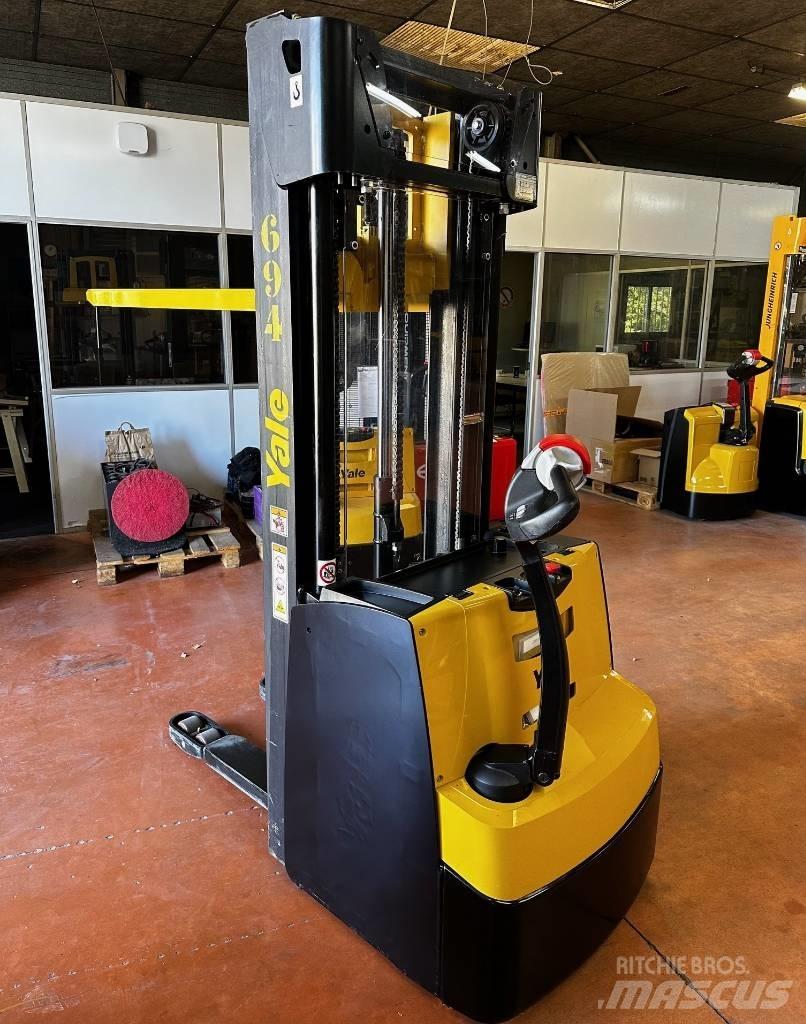 Yale MS 16 EL Empilhador para operador externo