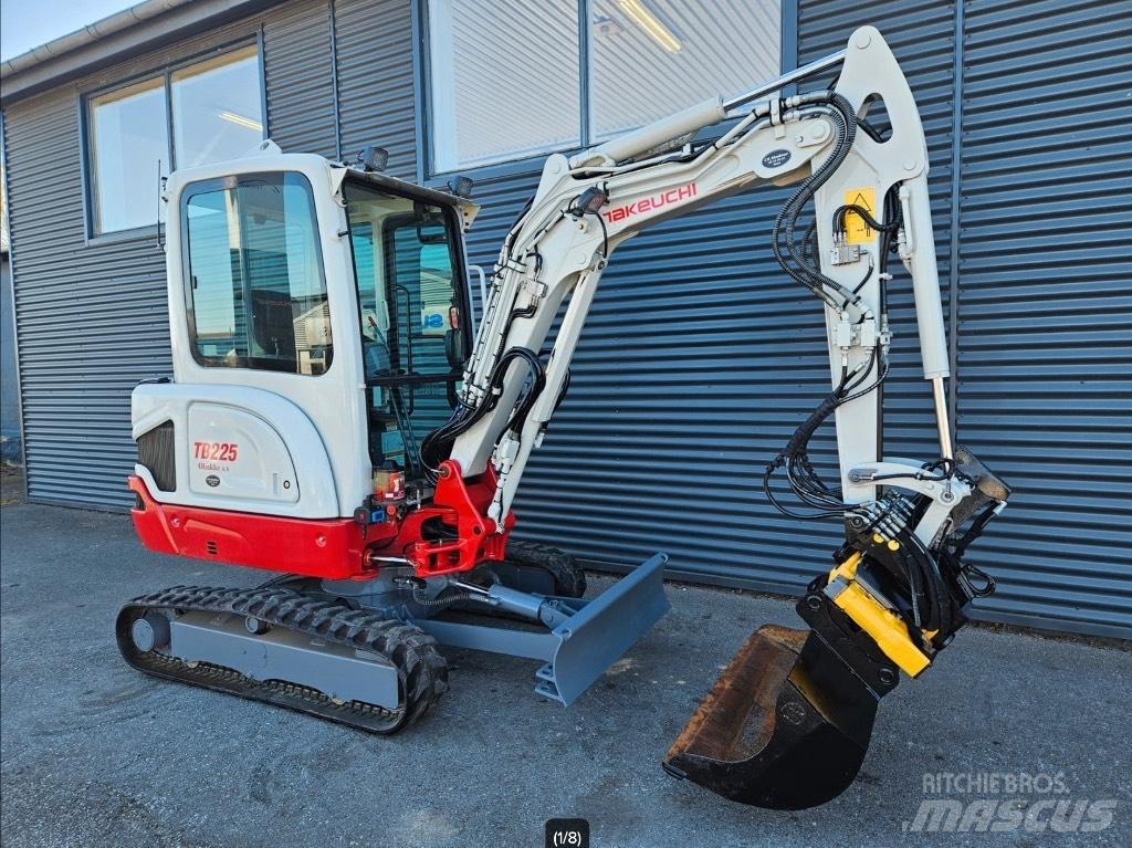 Takeuchi TB 225 Miniescavadeiras