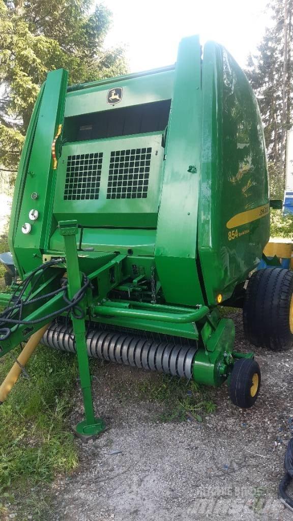 John Deere 854 Enfardadeira de rolos