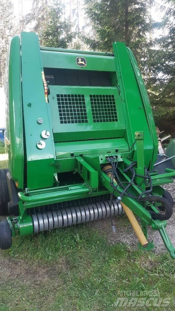 John Deere 854 Enfardadeira de rolos