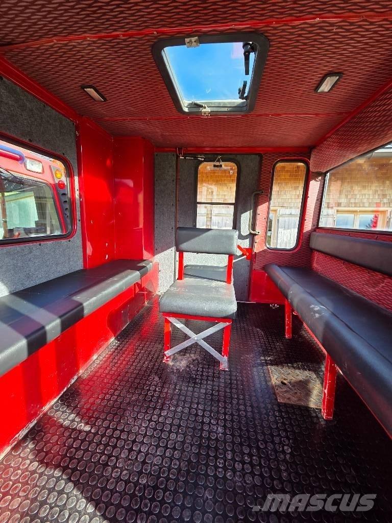  Pistenbully 300 DD Alisador de neve