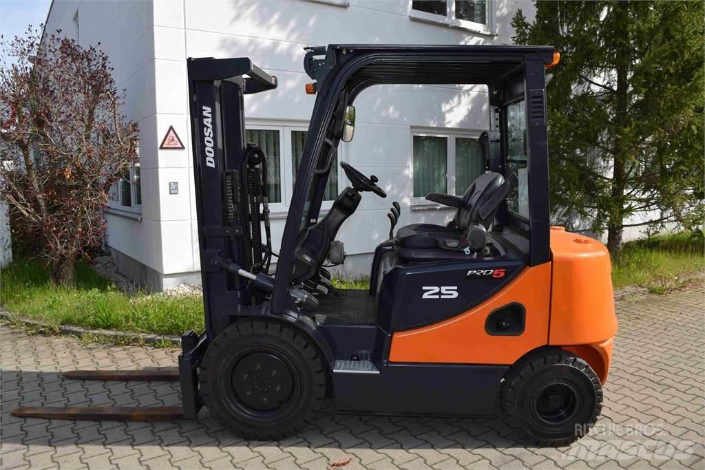 Doosan D 25 S-5 Empilhadores Diesel